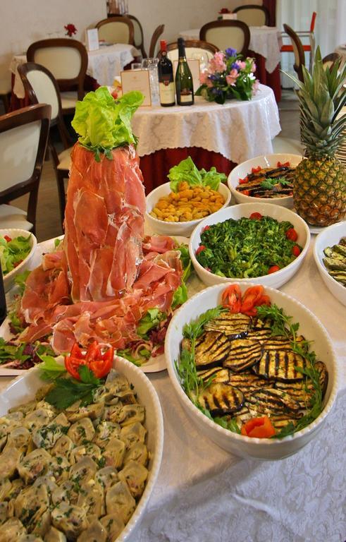 Hotel Vienna Ostenda E Ristorante Il Danubio 4*