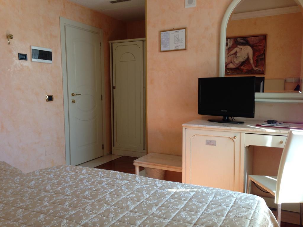 Hotel Vienna Ostenda E Ristorante Il Danubio Rimini