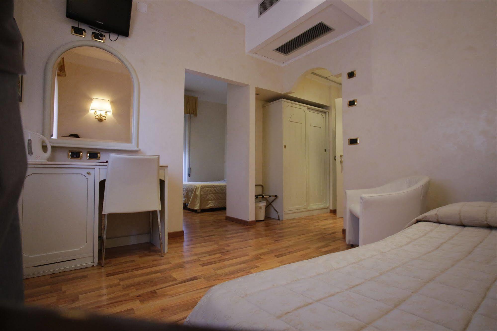Hotel Vienna Ostenda E Ristorante Il Danubio